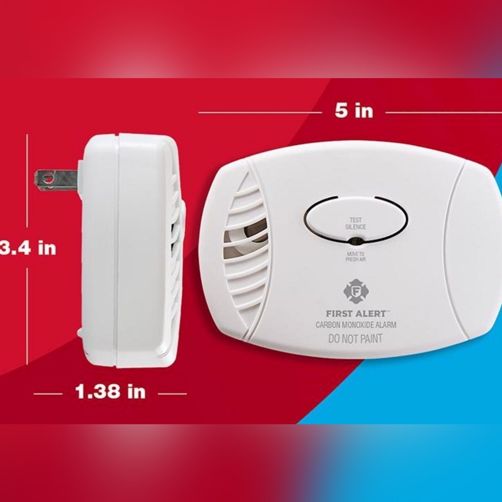 First Alert Plug-In w/Battery Back-up Electrochemical Carbon Monoxide Detector